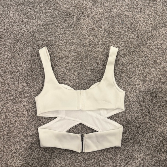 White cut out crop top going out top - Picture 2 of 5
